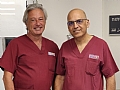 البروفيسور والتر جوتليب، من كبار  جراحي أمراض النساء، في عملية جراحية مع الزملاء في هيلل يافه