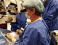 لأول مرة في إسرائيل: عملية جراحية للجلوكوما (الماء الأزرق) الشديدة باستخدام مثقاب صغير جدا وطريقة طفيفة التوغل