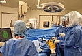 لأول مرة في إسرائيل: جراحة استبدال مفصل الركبة باستخدام روبوت لتقصير وقت الشفاء